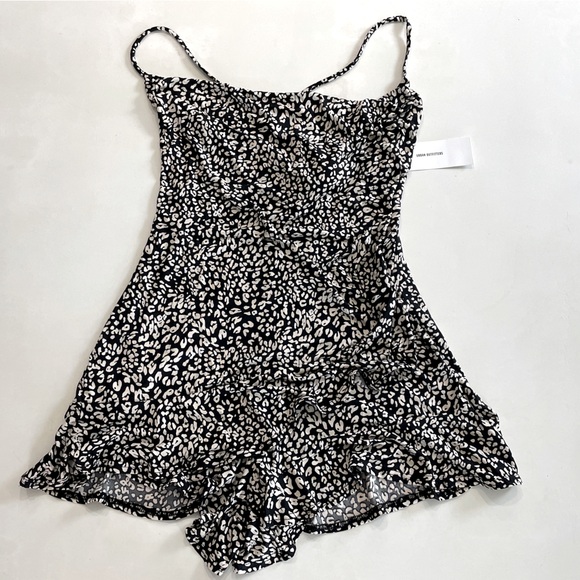 NWT Urban Outfitters Leopard Print Romper Size Small - Picture 3 of 7